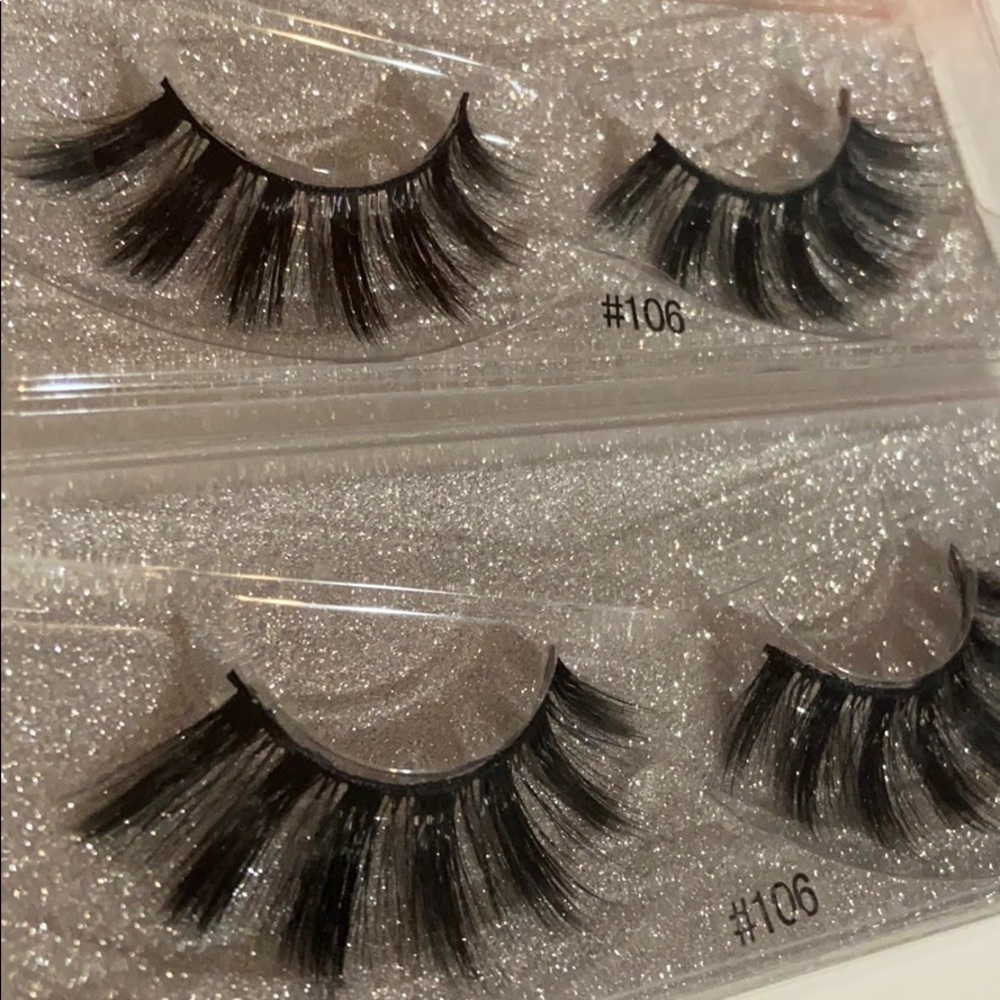 LASHES - Picture 3 of 3